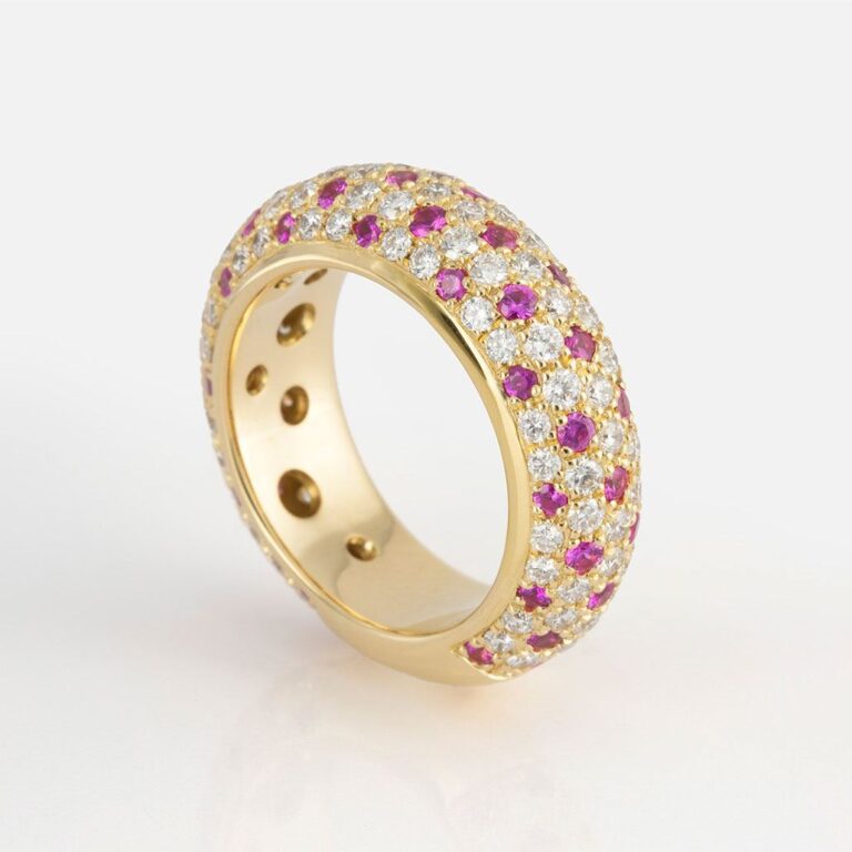 Anel em ouro amarelo com diamantes e safiras rosa coleção fancy da Leitão & Irmão