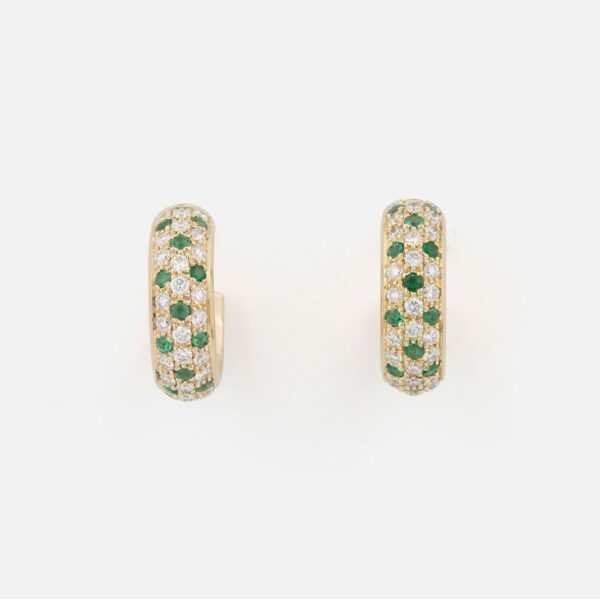 par de brincos em ouro amarelo com diamantes e esmeraldas coleção fancy da Leitão & Irmão