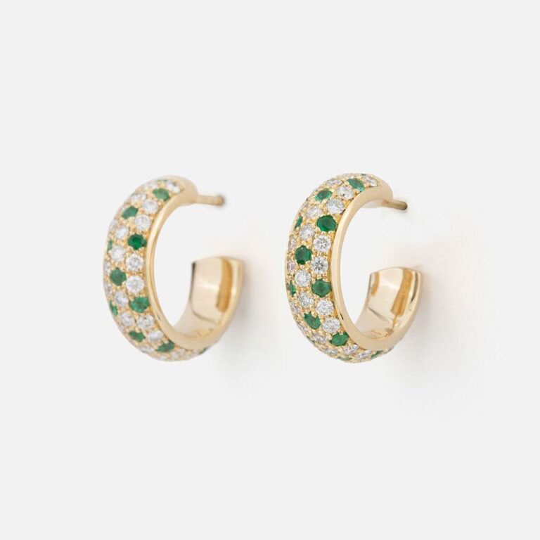 par de brincos em ouro amarelo com diamantes e esmeraldas coleção fancy da Leitão & Irmão