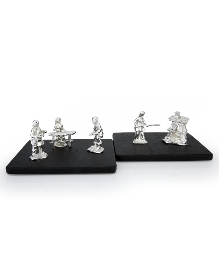 https://www.leitao-irmao.com/product/grande-presepio-popular-em-prata-conjunto-a-taberna/