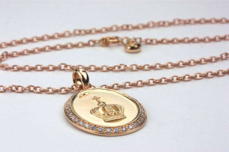 Conjunto medalha coroa das rosas e fio ouro e diamantes da Leitão & Irmão