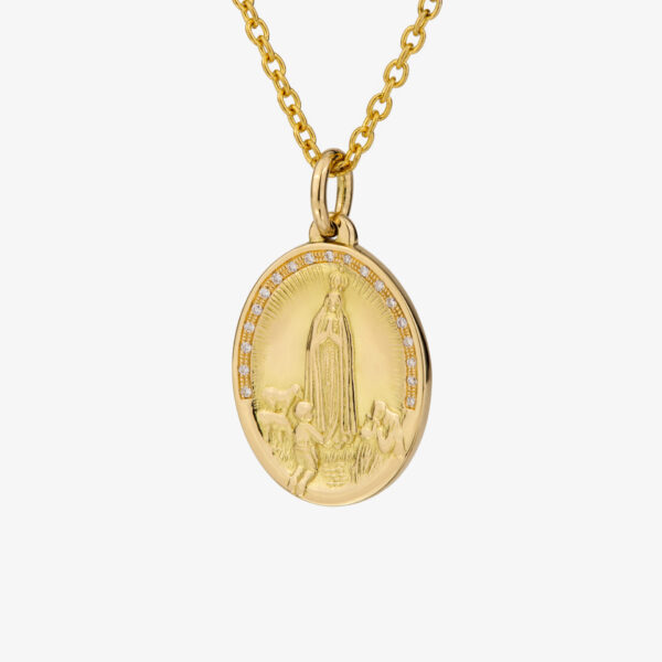 Medalha e fio Nossa Senhora de Fátima Três pastorinhos em ouro e diamantes da Leitão & Irmão