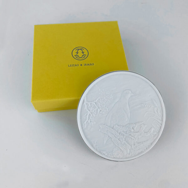 Base para copos em porcelana Biscuit e prata modelo perdiz da Leitão & Irmão