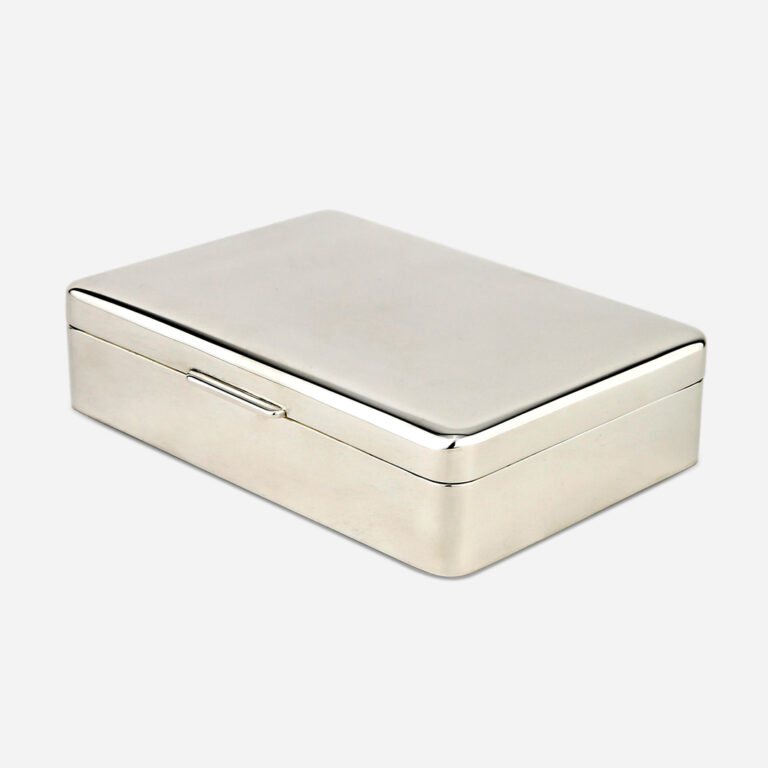 Caixa de Mesa com fecho em prata com tampa lisa e cantos redondos da Leitão & Irmão