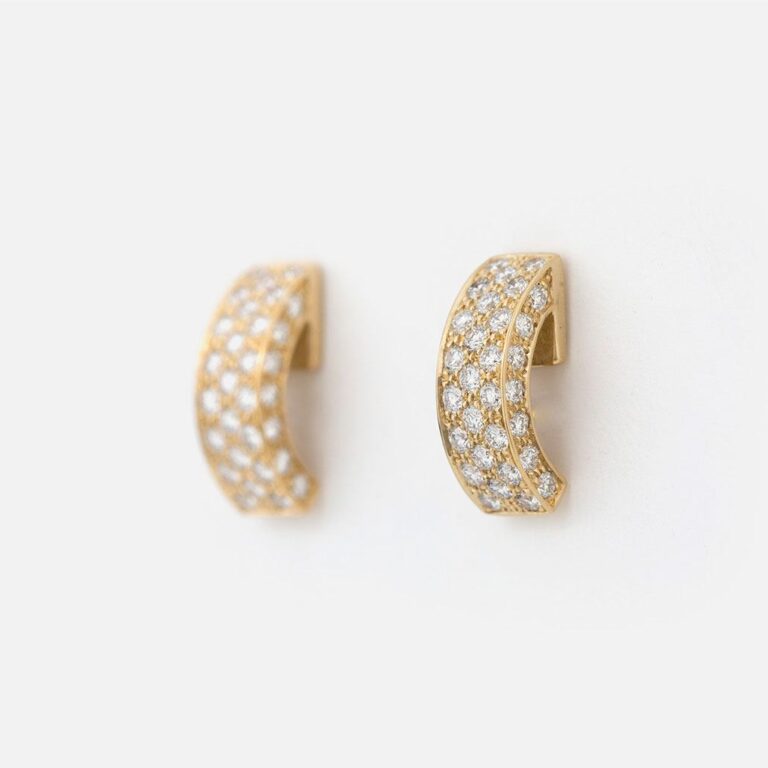 Par de brincos em ouro amarelo e diamantes pavé da Leitão & Irmão