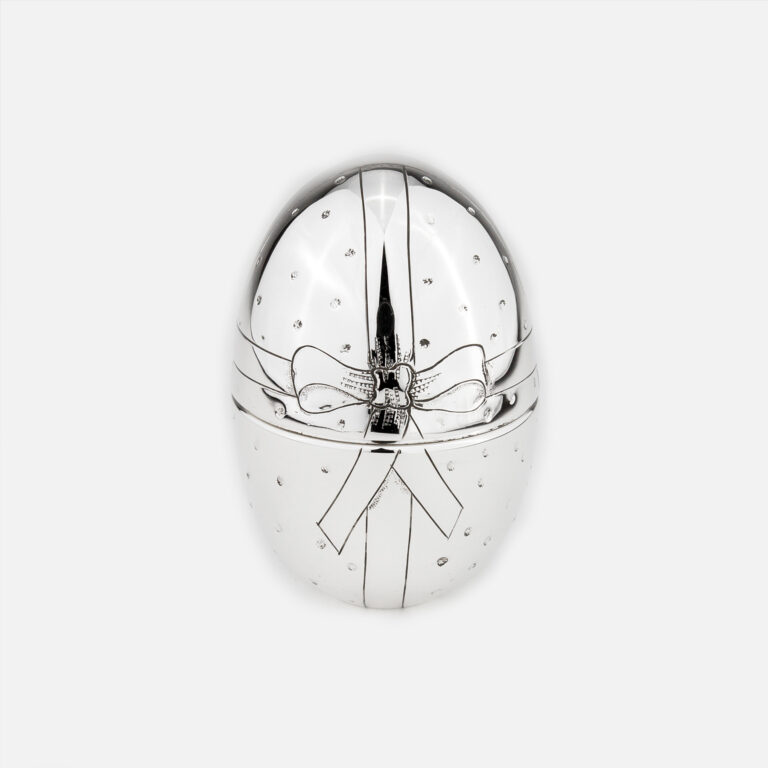Ovo em prata com motivo laçarote da Leitão & Irmão