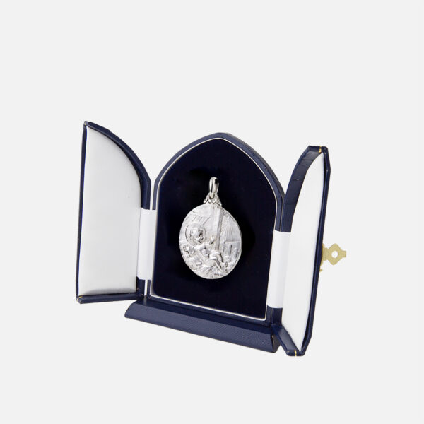 Medalha de berço menino jesus deitado nas palhinhas em prata da Leitão & Irmão