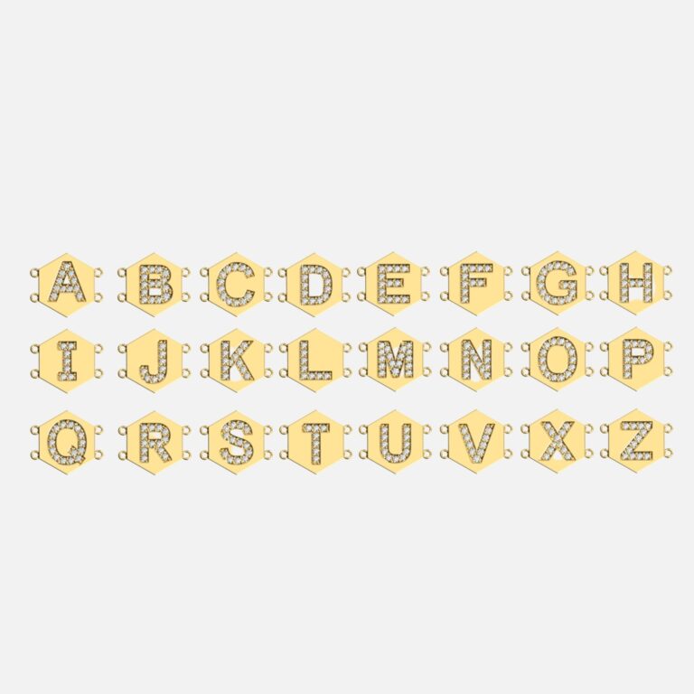 Chapa de letra para a pulseira Bee em ouro e diamantes da Leitão & Irmão x Débora Montenegro