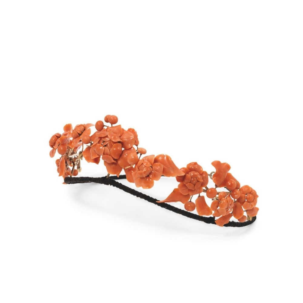 Diadema desmontável e travessa de cabelo - Itália, Nápoles, séc. XIX (3º quartel). Coral precioso, ouro, algodão (diadema) Coral precioso, tartaruga, metal dourado (travessa).