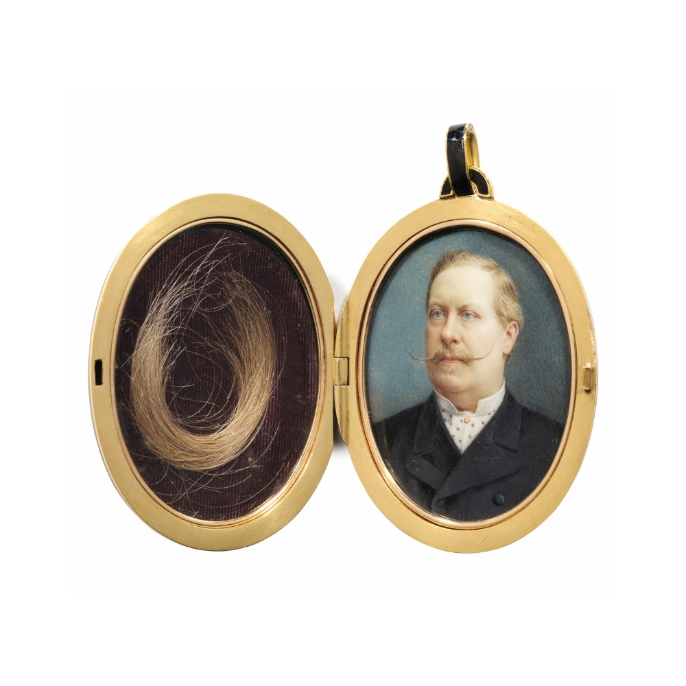 Medalhão. Portugal, Lisboa, 1890 Leitão & Irmão. Ouro, esmalte, diamantes, pintura sobre marfim, seda, vidro, cabelo, prata.