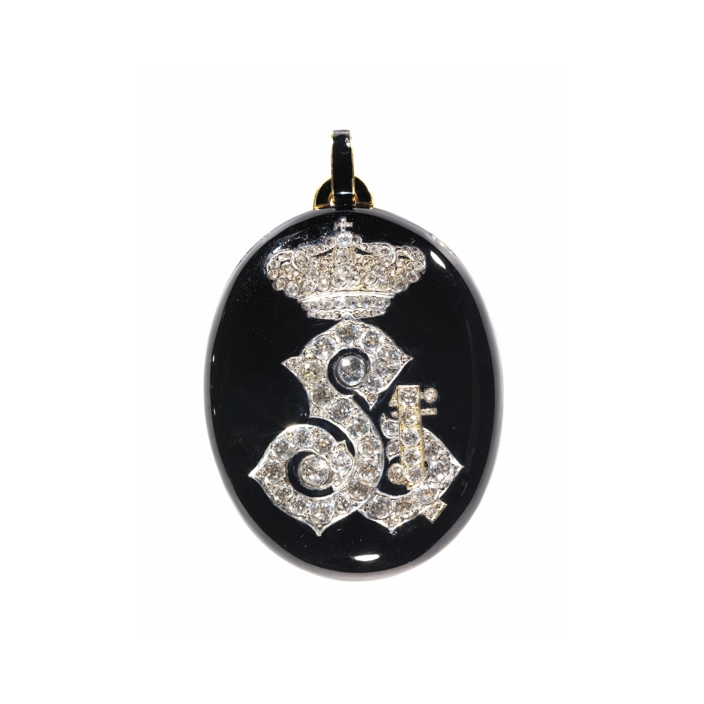 Medalhão. Portugal, Lisboa, 1890 Leitão & Irmão. Ouro, esmalte, diamantes, pintura sobre marfim, seda, vidro, cabelo, prata.