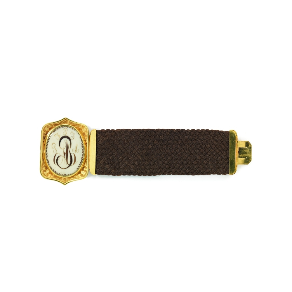 França, Paris, séc. XIX (2.º quartel). Cabelo, ouro, pintura sobre marfim, vidro (pulseira).