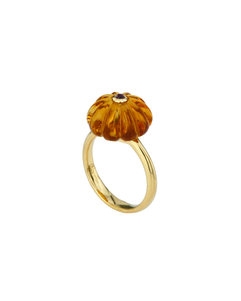 Anel Hibisco Honey da Coleção Flora em ouro 18K com citrino da Leitão & Irmão, inspirado nas formas orgânicas da flor de hibisco.