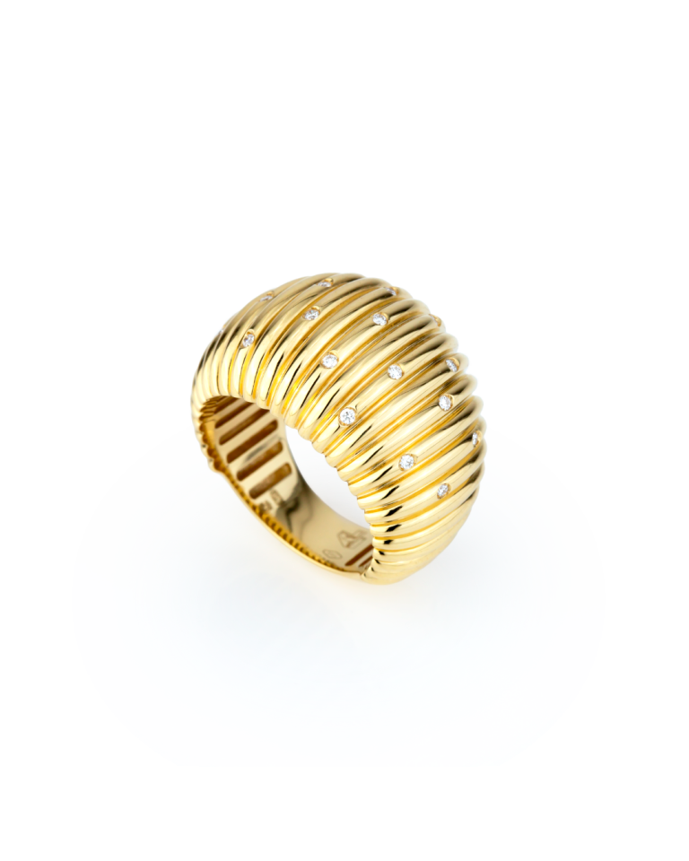 Anel Sea Dust da Coleção Flora em ouro 18K com diamantes da Leitão & Irmão, inspirado nas texturas e formas da natureza.