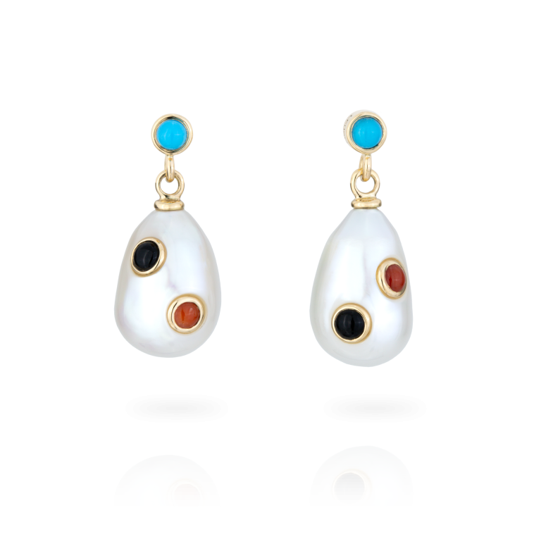 Par de Brincos Iris Turquesa em ouro 19,2K com pérolas barrocas, turquesa, coral e ónix da coleção Drop of Life da Leitão & Irmão.